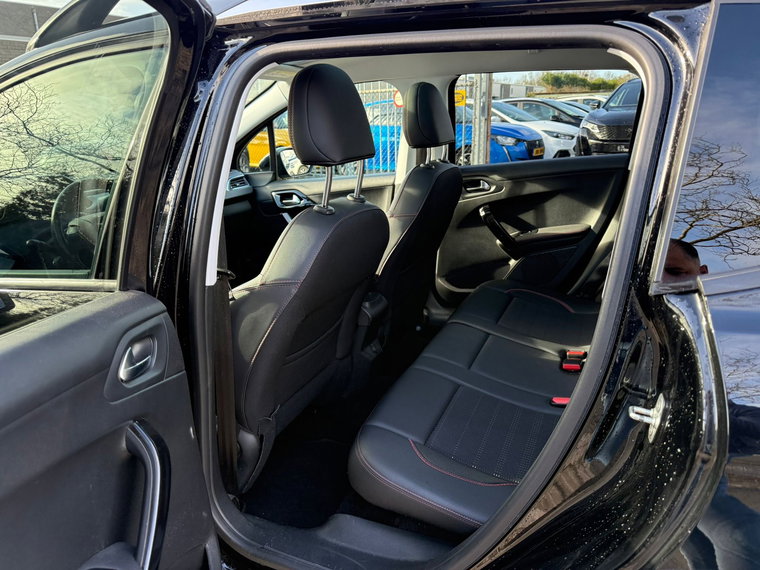 Vehicle Image 13