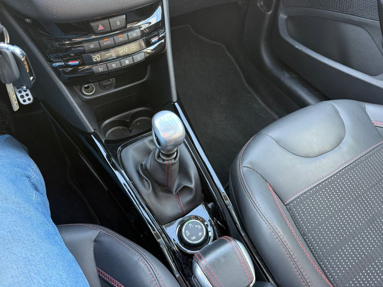 Vehicle Image 17