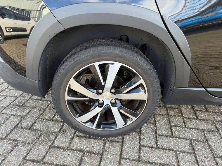 Vehicle Image 23