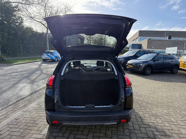 Vehicle Image 25