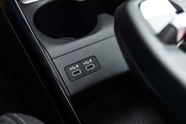 Vehicle Image 25