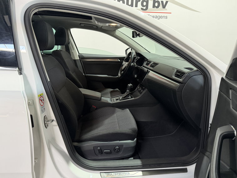 Vehicle Image 32