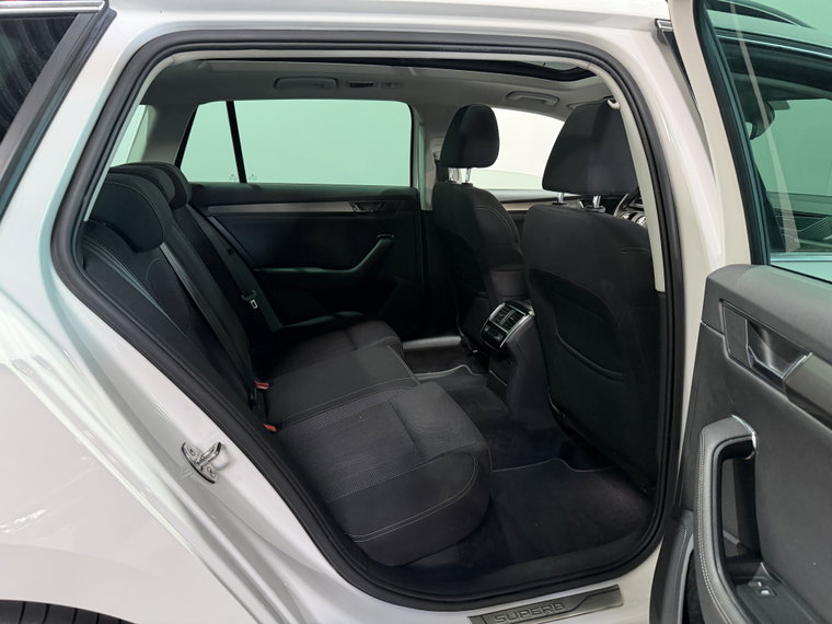 Vehicle Image 33