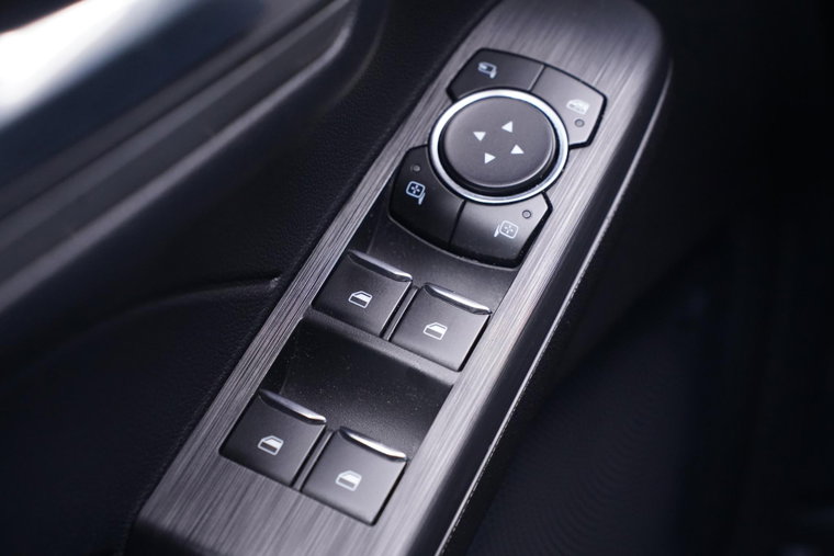 Vehicle Image 25