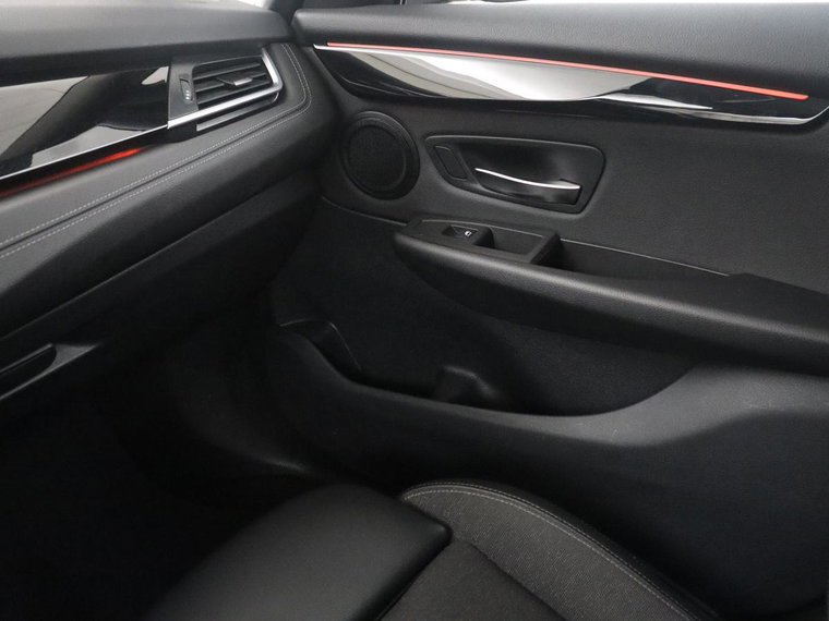 Vehicle Image 28