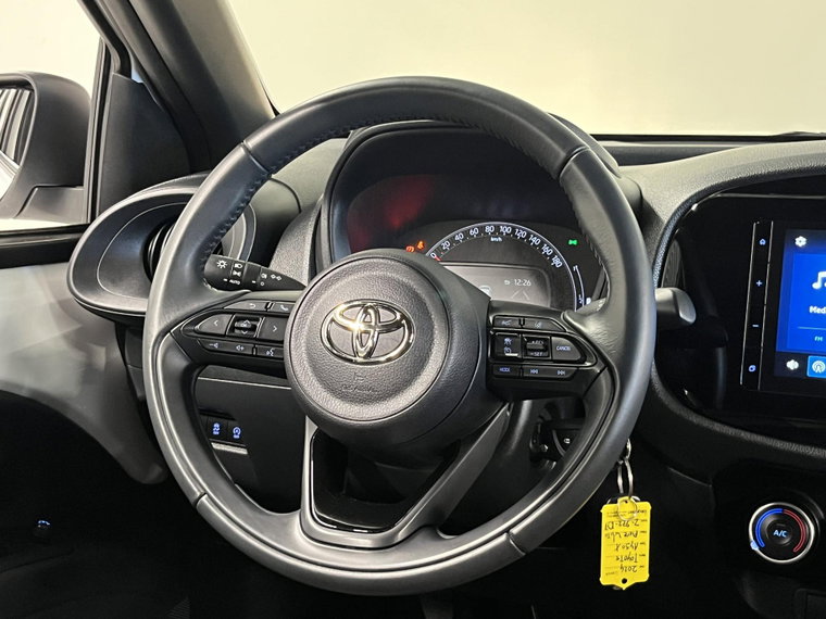 Vehicle Image 12