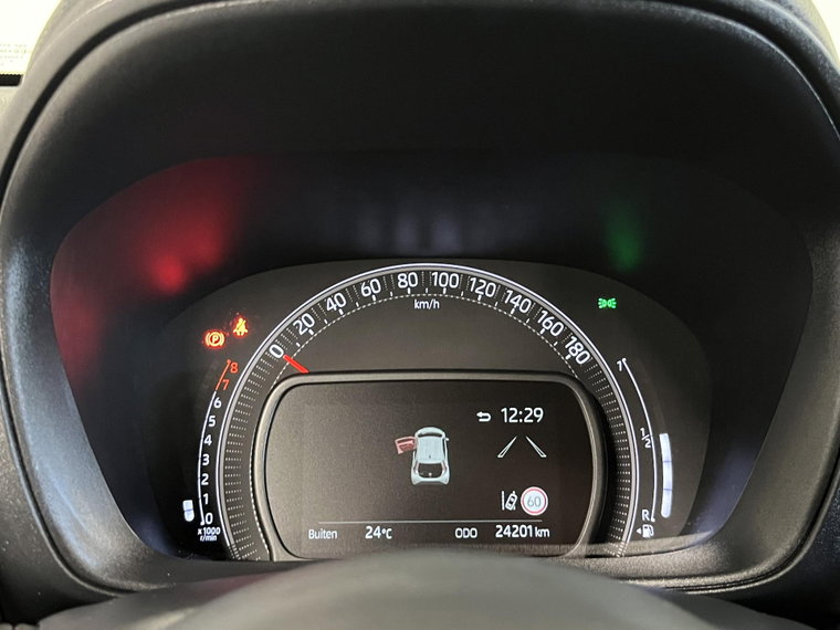 Vehicle Image 25