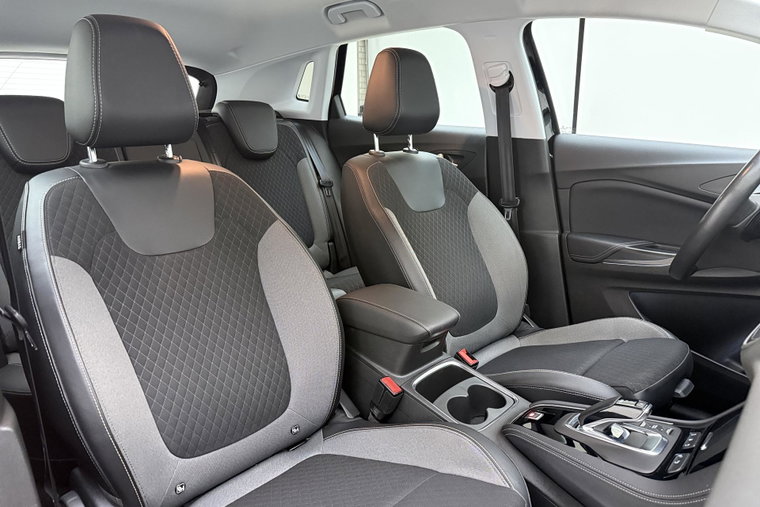 Vehicle Image 16