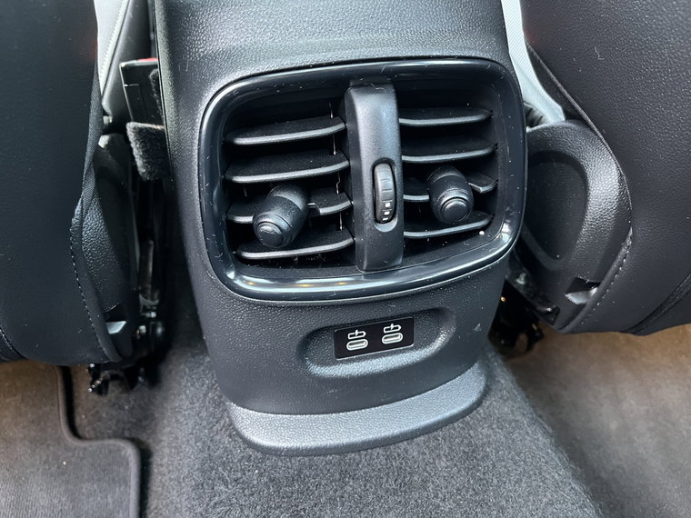 Vehicle Image 29