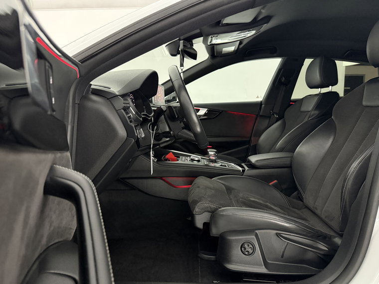 Vehicle Image 33