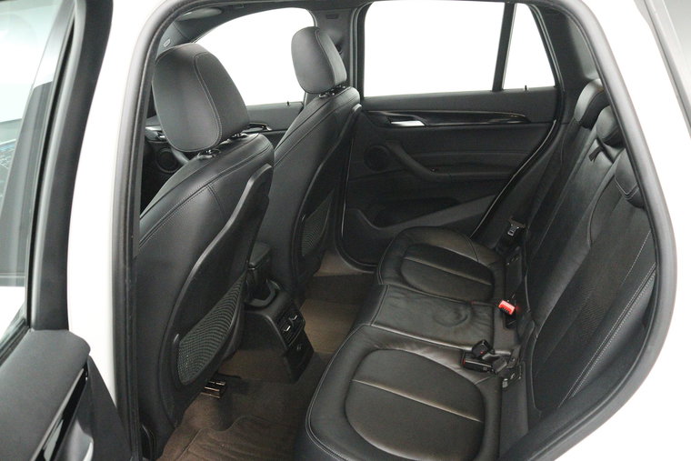 Vehicle Image 24