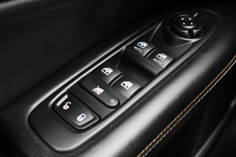 Vehicle Image 25