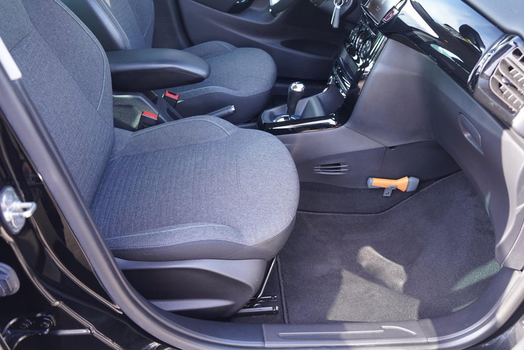 Vehicle Image 37