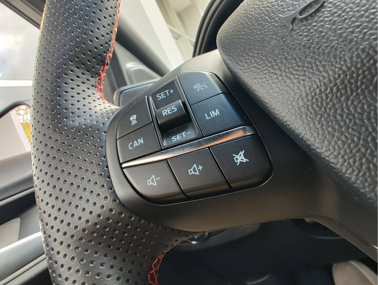 Vehicle Image 25