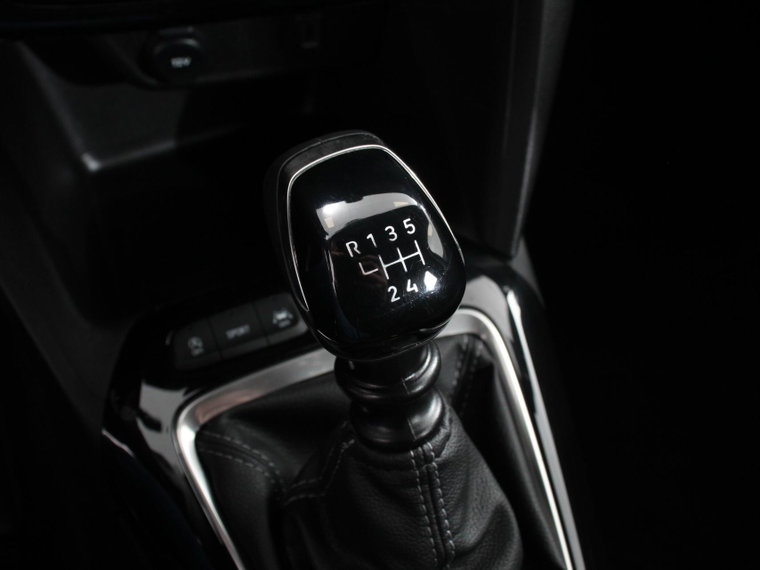 Vehicle Image 25
