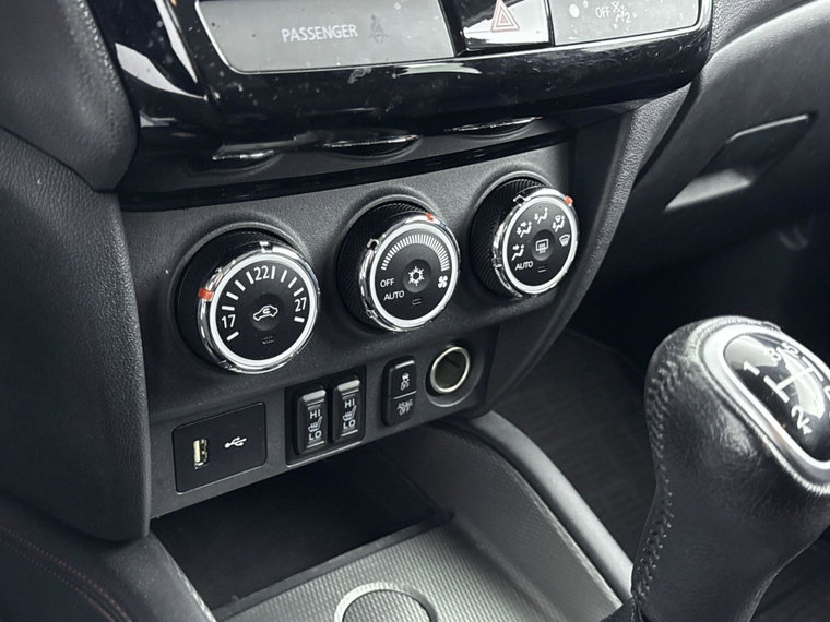 Vehicle Image 25