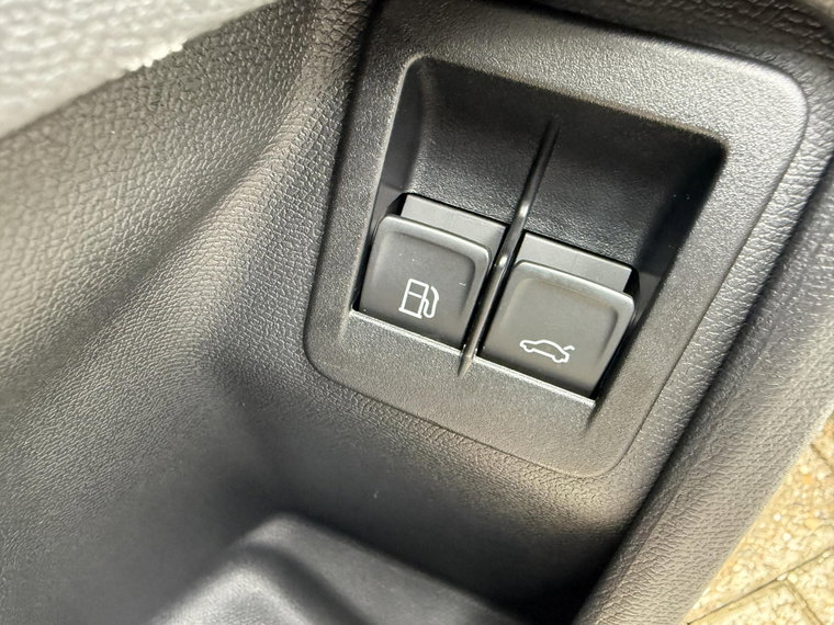 Vehicle Image 40