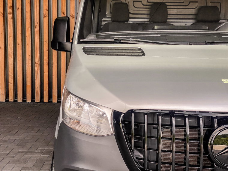 Vehicle Image 32