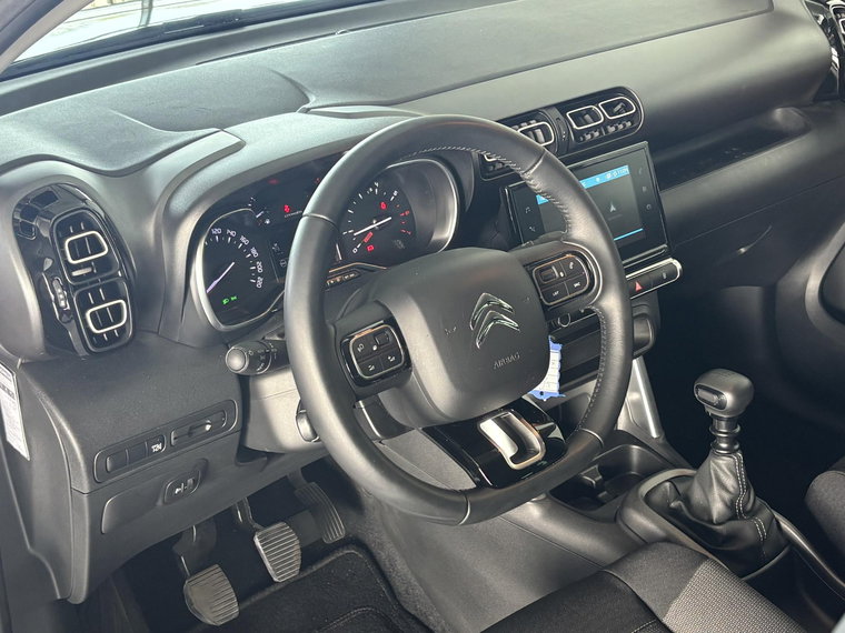 Vehicle Image 25