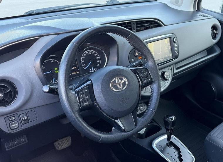 Vehicle Image 15