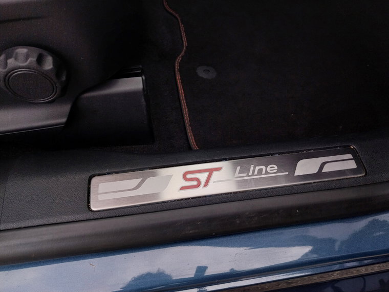Vehicle Image 28