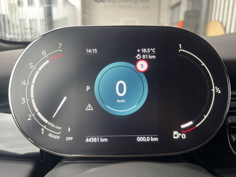 Vehicle Image 15