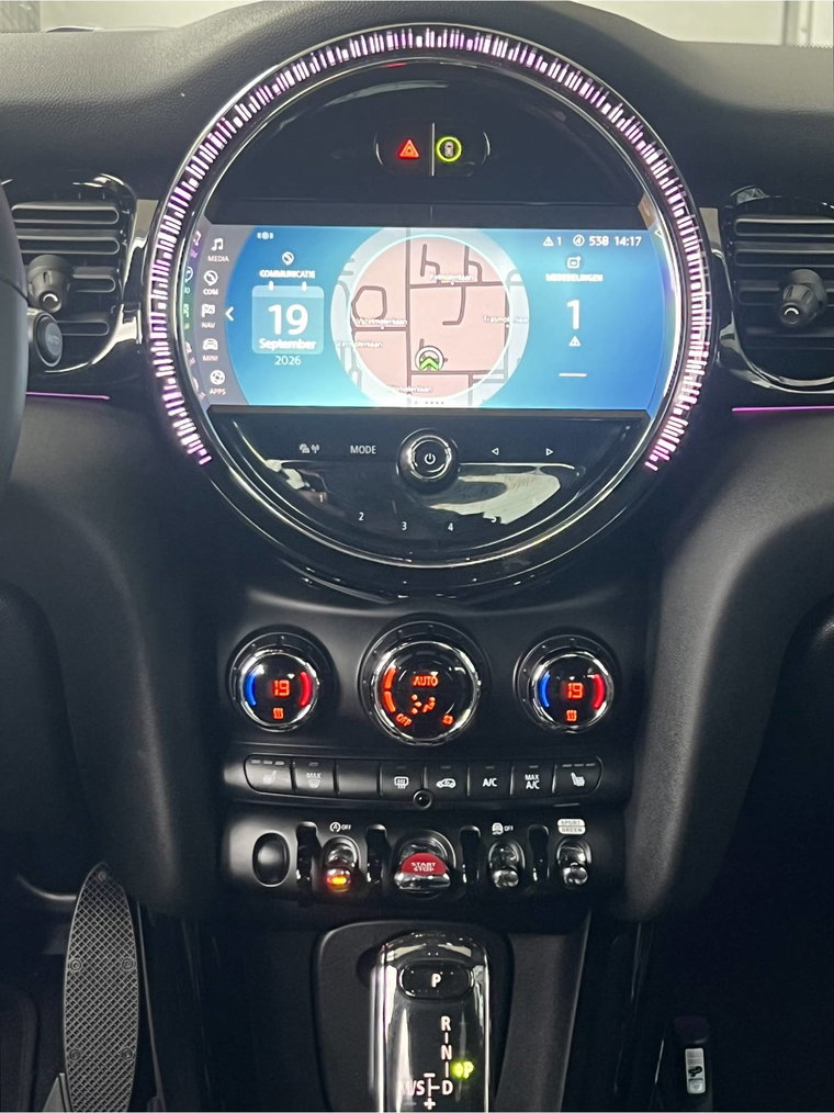 Vehicle Image 17
