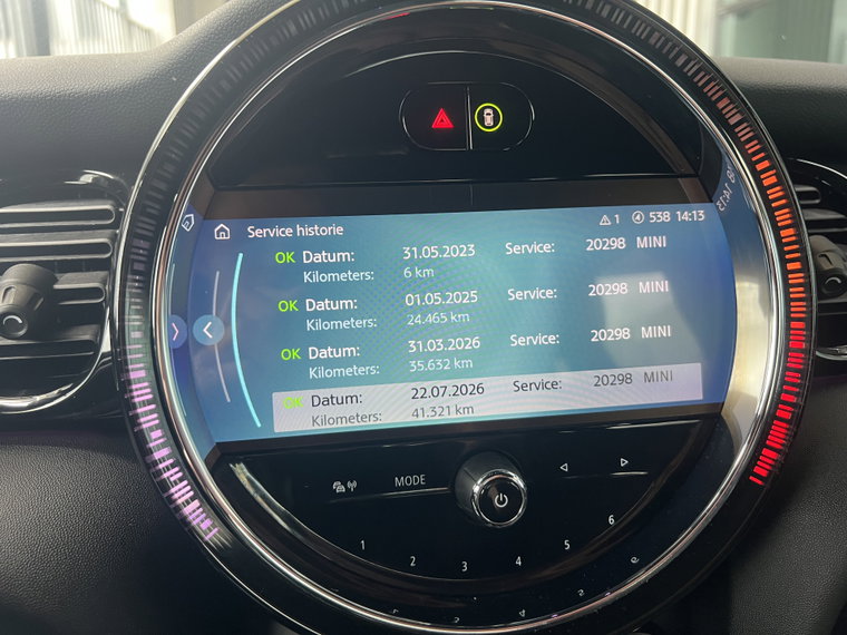 Vehicle Image 32