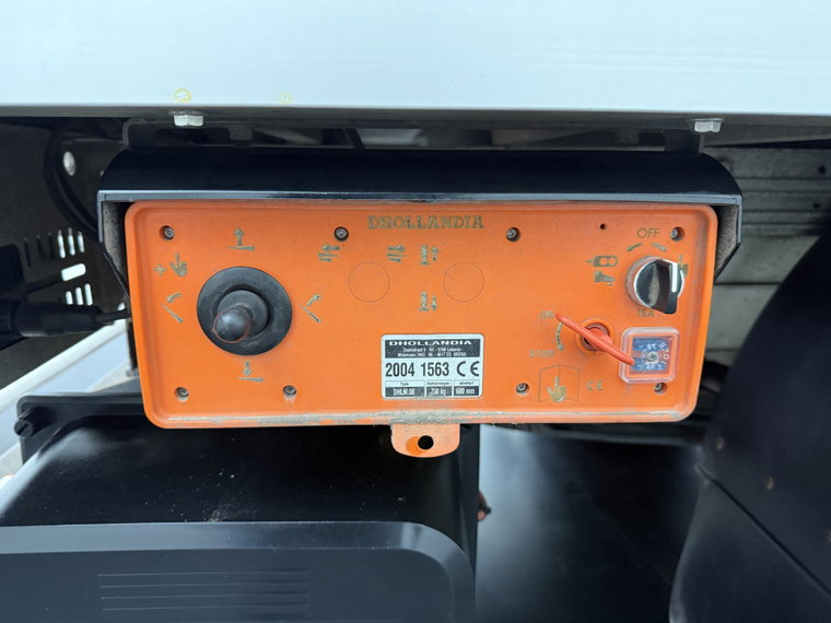 Vehicle Image 22