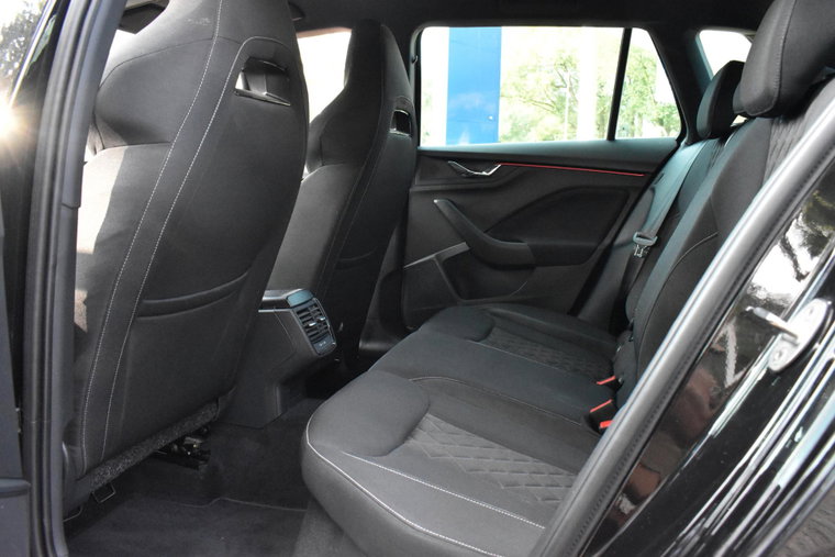 Vehicle Image 16