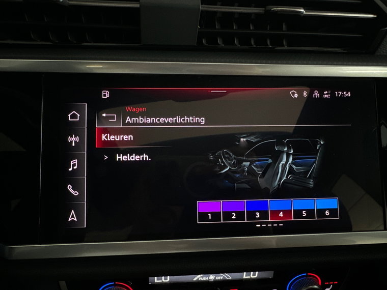 Vehicle Image 32