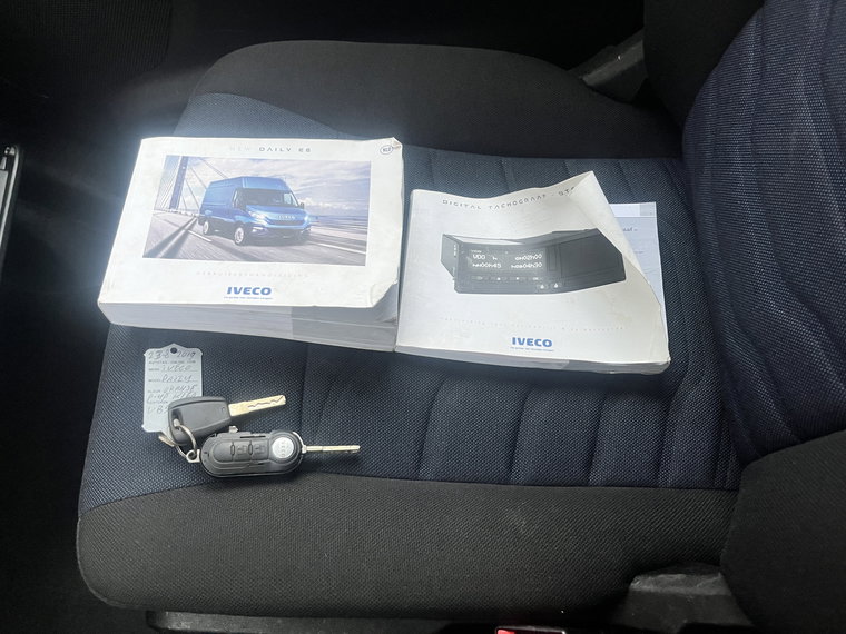 Vehicle Image 38