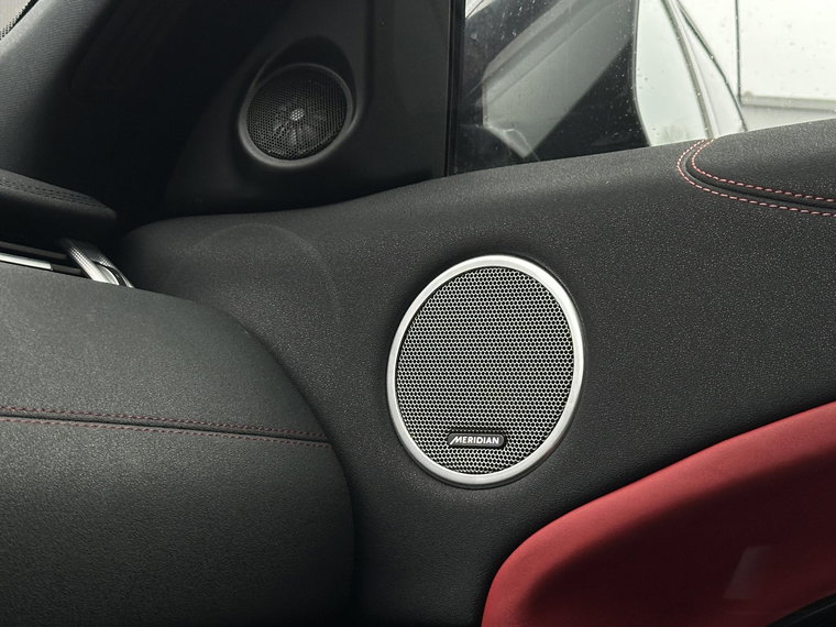 Vehicle Image 32