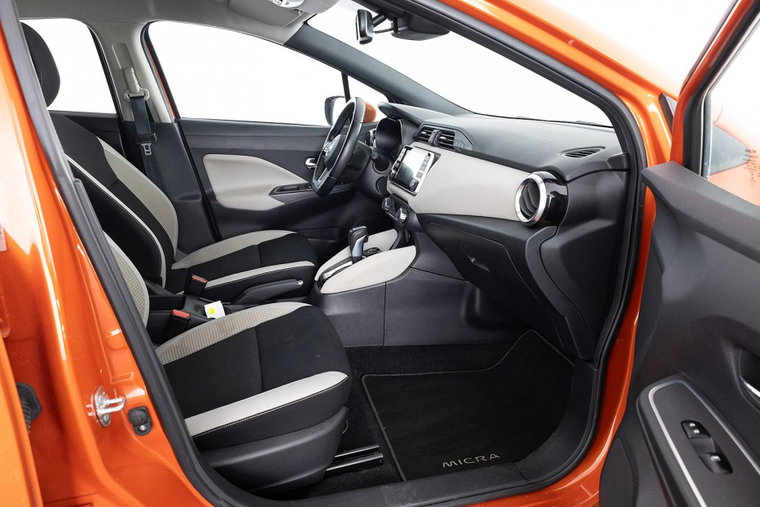 Vehicle Image 6