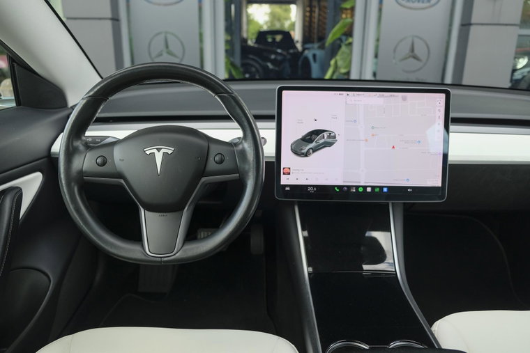 Vehicle Image 9