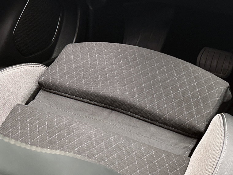Vehicle Image 25