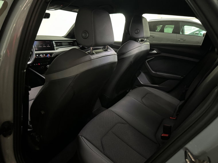 Vehicle Image 21