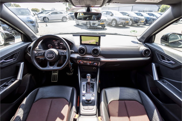 Vehicle Image 6