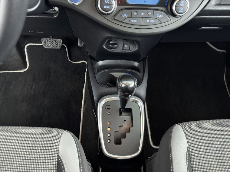 Vehicle Image 25