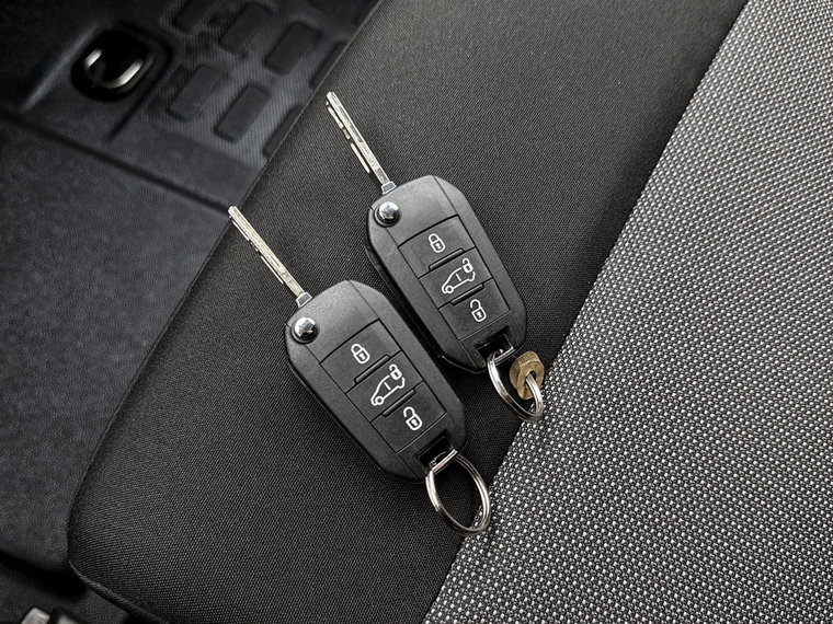Vehicle Image 23