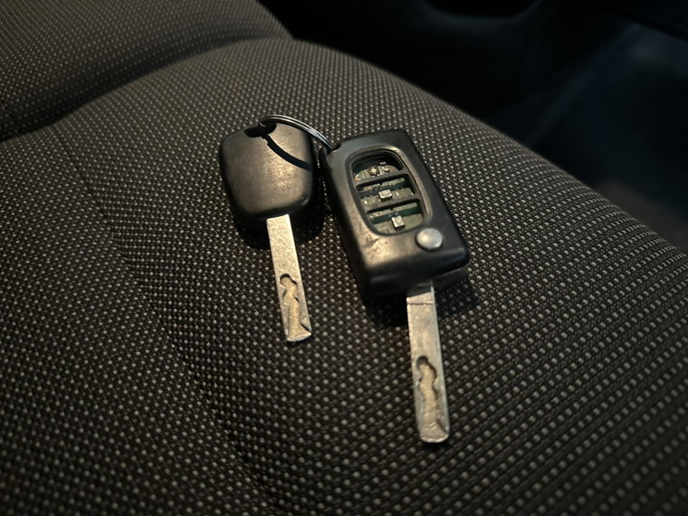 Vehicle Image 16