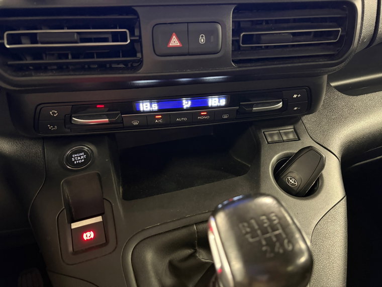Vehicle Image 28