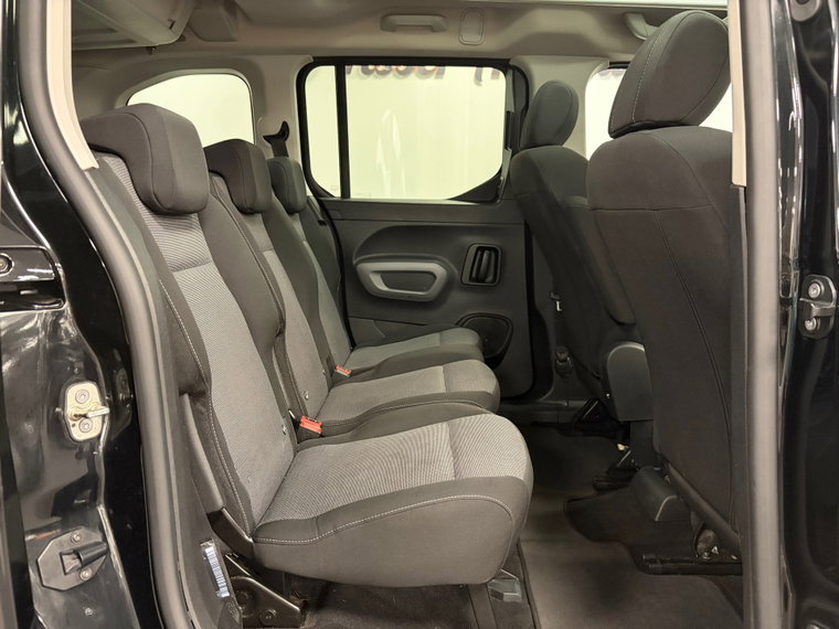 Vehicle Image 36