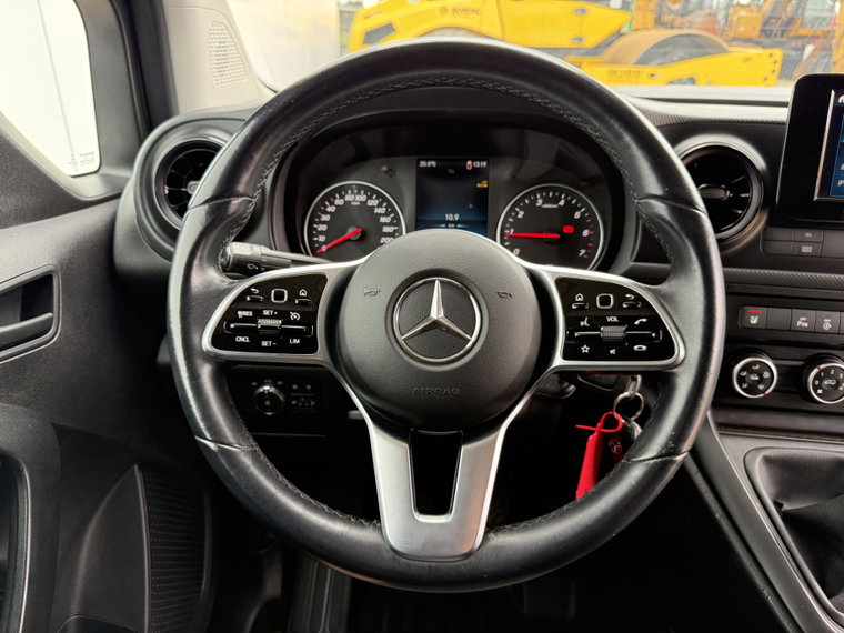Vehicle Image 22