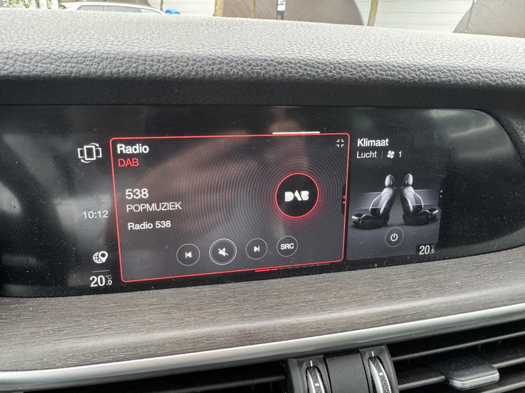 Vehicle Image 25