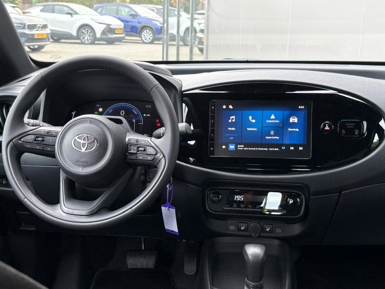 Vehicle Image 14