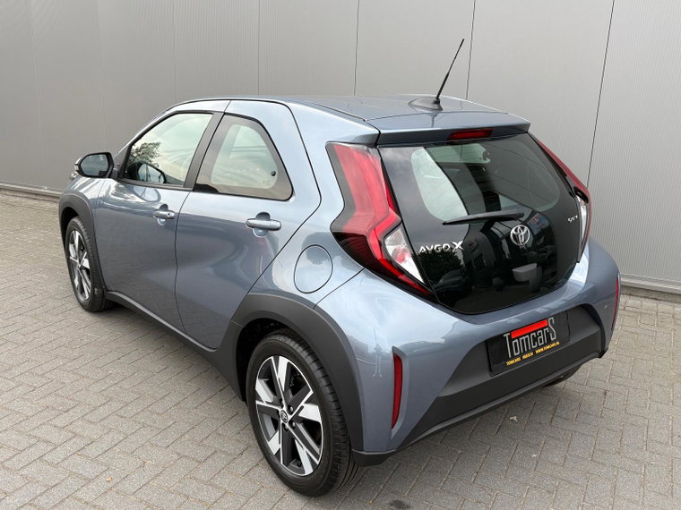 Vehicle Image 4