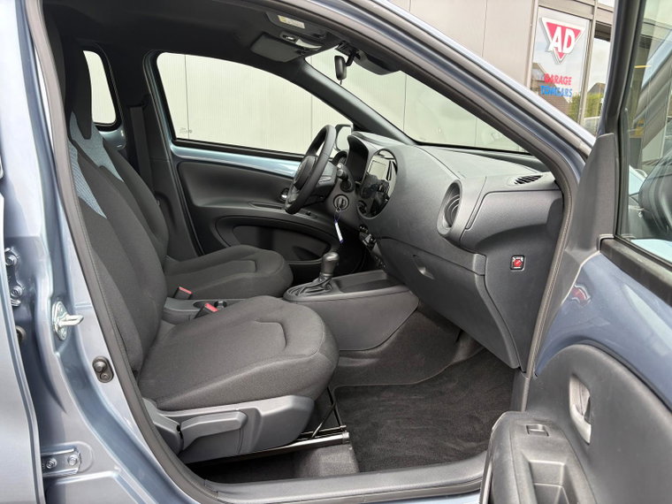 Vehicle Image 11