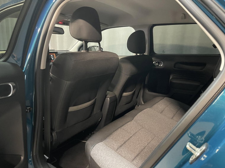 Vehicle Image 32