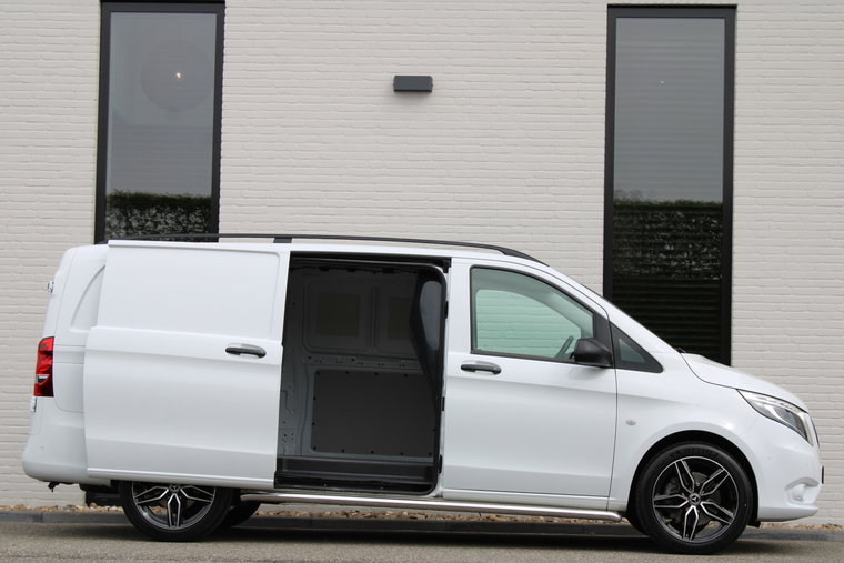 Vehicle Image 13